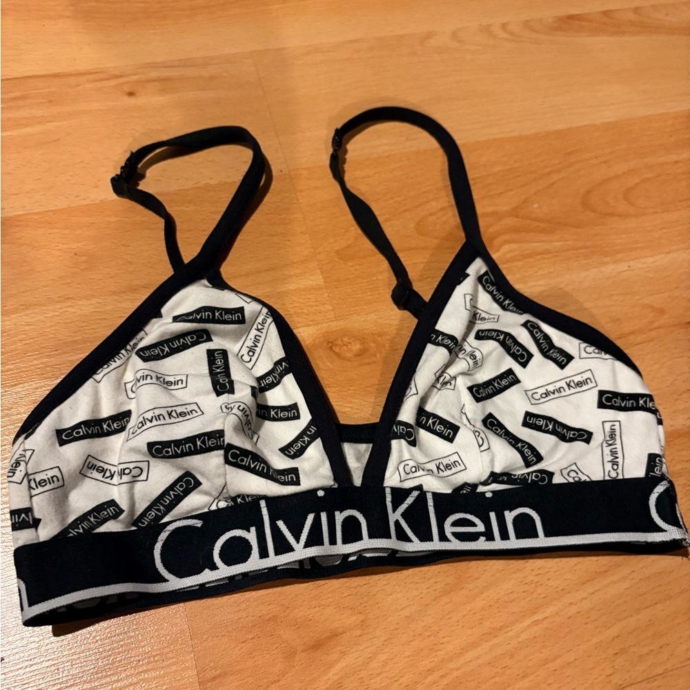 2/15$!! Calvin Klein Bralette